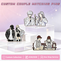 Broche personnalisée en émail pour couple anime, badge métallique romantique, broche tendance pour sac à dos, vêtements, cadeau souvenir Saint-Valentin