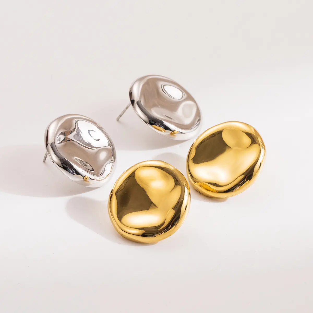 Boucles d'oreilles concaves rondes en acier inoxydable 18 carats Boucles d'oreilles métalliques simples et compactes