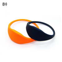 Bracelet RFID NFC en silicone imperméable, personnalisé avec code QR et logo pour le partage de liens sur les réseaux sociaux, bracelet d'identification.