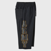Shorts de survêtement vintage noirs amples à jambes larges style streetwear, avec imprimé latéral lettres universitaires effet vieilli vertical, taille élastique, 100% coton