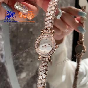 Montre à quartz Ronda de luxe pour femme de la marque H, ensemble de cinq bracelets, cadran élégant avec strass et aiguilles en verre - Product Image 4