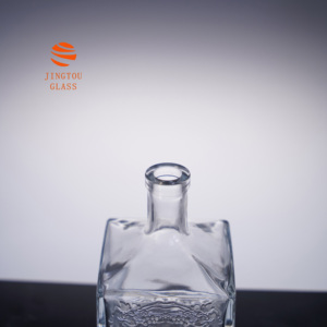 Bouteille en <span class=keywords><strong>verre</strong></span> de 700 ml pour <span class=keywords><strong>vin</strong></span> rouge ou brandy, bouteille en <span class=keywords><strong>verre</strong></span> carrée sculptée avec des raisins gravés, personnalisable avec le logo de la marque - Product Image 3