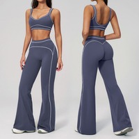 Ensemble de yoga avec pantalon évasé à bordure contrastante et soutien-gorge de sport respirant à double bretelle, taille haute, jambe large, tenue d'entraînement extensible dans quatre directions