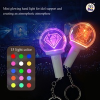 Porte-clés LED Cartoon OEM ODM, Badge Lumineux J-Pop pour Soirées Rave, Lampe Torche Changeante de Couleur, Léger, Vente Directe Usine