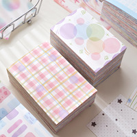Un paquet de papier artisanal coloré M5, briques de papier perforées, papier de fond coloré pour bullet journals et notes autocollantes