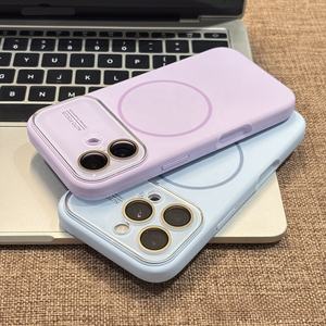 Étui de protection magnétique en silicone liquide souple personnalisé avec logo pour <span class=keywords><strong>iPhone</strong></span> 16 Pro et 17 Pro Max - Product Image 1