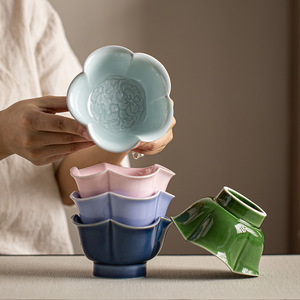 Assiette à dessert en céramique de style chinois, à pied haut, en forme de pétale de lotus, pour servir des fruits et des collations lors de mariages - Product Image 3