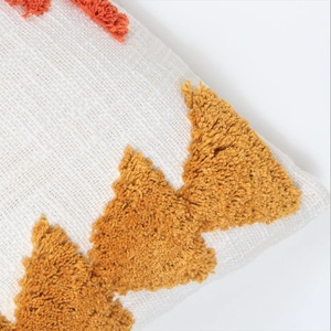 ปลอกหมอนปักลายโบโฮสีงาช้างและสีส้ม งานปักมือ สำหรับตกแต่งบ้าน - Product Image 3