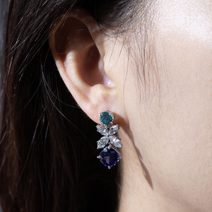 ต่างหูเพชรและไพลินทองคำขาว 14K รุ่น MSE-882 จาก Messi Jewelry สำหรับผู้หญิง - Product Image 5