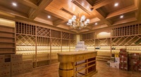 Cave à vin moderne de luxe en bois massif sur mesure avec contrôle climatique et design panneau pour villa