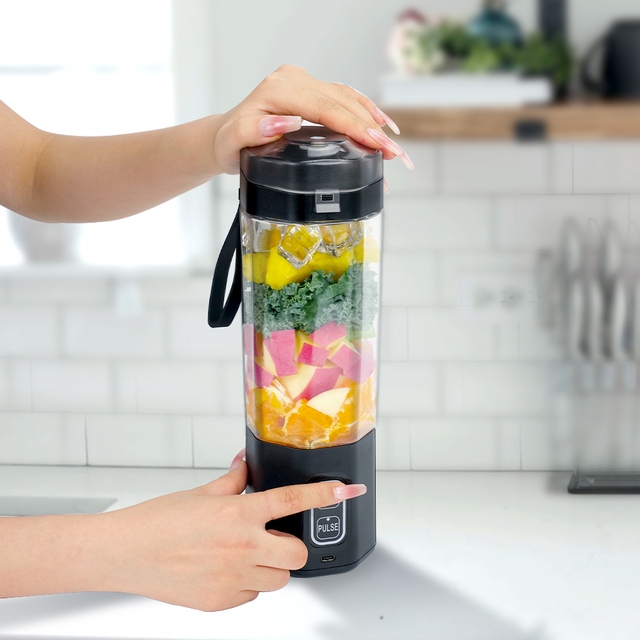 Hot Sale 6-Blade Mini Portable USB Electric Fruit Juicer Blender 700ML Capacity Portable Blender for Shakes Juices Smoothies