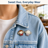 Broche personnalisée mignonne Kawaii Singe en émail, paire de broches marron, blanc, rouge, rose, avec nœud et visage endormi, vente en gros, OEM, ODM, marque privée