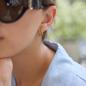 Boucles d'oreilles clous en <span class=keywords><strong>acier</strong></span> <span class=keywords><strong>inoxydable</strong></span> plaqué or 18 carats avec zircon cubique en forme de croix X, placage PVD, pour femme, bijou quotidien, cadeau - Product Image 3