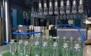 เครื่องขึ้นรูปขวดพลาสติกแบบฉีดขึ้นรูป-ยืดขึ้นรูป (ISBM) ความเร็วสูง รุ่น HGYS280-V6 แบบขึ้นรูปขวดขึ้นรูปในขั้นตอนเดียว พร้อมระบบรวม 6 สถานี สำหรับบรรจุภัณฑ์ที่มีความแม่นยำสูง - Product Image 3