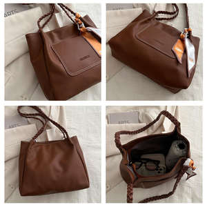 Nouveau Sac Fourre-tout Décontracté en Polyester et PU pour Femme, Grande Capacité, Couleur Unie, Style Rétro Tendance 2026 - Product Image 4