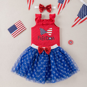 Ensemble 3 pièces pour bébé : Barboteuse imprimée mignonne, jupe et bandeau – Collection Spécial Fête de l'Indépendance – Vêtements pour bébé à manches courtes – Vente en gros - Product Image 4