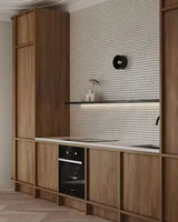 Meubles de cuisine modernes en bois foncé du Vermont, armoires sur mesure à panneaux plats avec îlot en pierre pour l'intérieur de villa