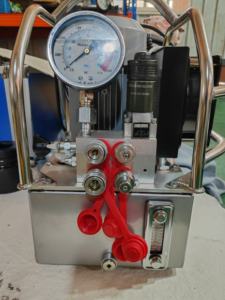 Bomba de pistón hidráulica eléctrica portátil de doble acción y 3 etapas PED304ER, 1.1 KW, alta presión 70MPa, acoplamiento rápido, 7L - Product Image 5