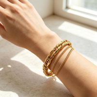 Bracelet tendance pour femme en acier inoxydable plaqué or 18 carats de haute qualité, avec chaîne à maillons épais en forme de cœur et fermoir à bascule, micro-incrustations