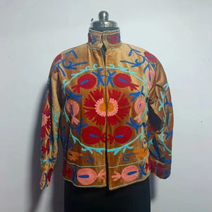 Chaqueta Suzani Bordada de la Mejor Calidad, Chaqueta Suzani de Algodón Bordada a Mano con Diseño Floral para Mujer, Otoño Invierno, Decoración con Botones - Product Image 1