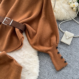 طقم نسائي كاجوال من قطعتين: بلوزة بأكمام طويلة وتنورة محبوكة عالية الخصر، ملابس بالجملة - Product Image 6