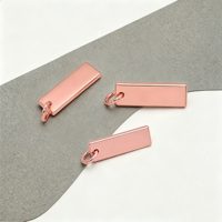 Étiquettes rectangulaires en métal rose doré personnalisables avec anneau circulaire pour vêtements, sacs, bagages, accessoires de décoration