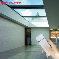 Puits de lumière motorisé automatique rétractable en aluminium et verre pour extérieur, avec vitrage intelligent et modernisation de l'éclairage naturel