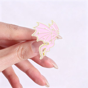 Pin de Esmalte de Dragón Rosa de Novela de Fantasía, Broche de Dragón Volador de Dibujos Animados con Alas Estrelladas, Decoración para Ropa y Mochilas, Regalos de Joyería - Product Image 2