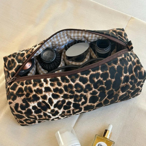 Nueva bolsa con cremallera con estampado de leopardo, bolsa de almacenamiento de herramientas de peinado de alta gama y elegante, bolsa de cosméticos multifuncional y artículos de aseo - Product Image 3