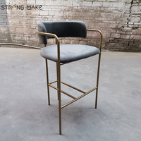 Chaises de bar hautes en velours avec pieds en métal personnalisés de style nordique, tabourets de bar scandinaves pour la cuisine
