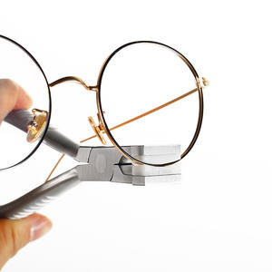 คีมหนีบขอบเลนส์ขนาดเล็ก 1/4 นิ้ว ปากเรียบ สแตนเลส สำหรับปรับแต่งกรอบแว่นตา เครื่องมือซ่อมแซม - Product Image 1