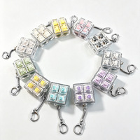 Porte-clés Mini Clavier 2x2 Créatif à 4 Emplacements, Forme Carrée, avec Touches Colorées Lumineuses et Interrupteurs Tactiles Silencieux, Pendentif Fidget Clicker