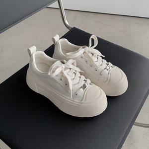 Baskets compensées tendance pour femmes, en maille respirante, semelle extérieure en caoutchouc, résistantes à l'usure, décontractées, couleur unie blanche, vente en gros - Product Image 2