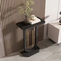 Table console de luxe moderne pour petit hall d'entrée, plateau en marbre, base en métal doré brillant, pour salon, appartement
