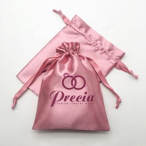 Bolsas de Satén Personalizadas para Regalos, Joyería Pequeña, Pelucas Rosa Claro y Ropa - Product Image 1