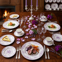 Service de table en céramique vintage violet à motifs floraux, assiettes en porcelaine fine de différentes formes, tasses à café et soucoupes, ensemble de vaisselle
