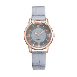 Montre pour femme à cadran créatif bicolore, bracelet en cuir tendance, montre à quartz pour femme - Product Image 1