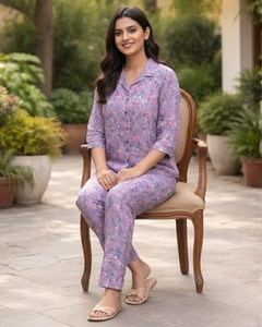 Conjunto de Kurta/Kurti de Algodón Morado para Mujer, el Más Vendido, Moderno, para Oficina, Casual, Fiesta, de Secado Rápido, con Estampado Digital - Product Image 1