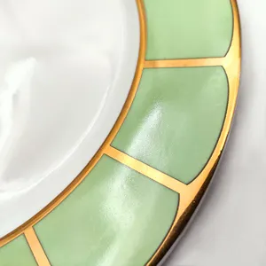 Lüks avrupa tarzı toplu porselen yuvarlak servis örtüsü altın jant seramik yemek tabağı tabak setleri dekore