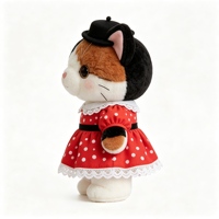 Peluche chat calico mignon, poupée chat en peluche kawaii avec mini chapeau noir, robe à pois rouges et dentelle, en coton PP doux