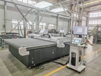 Machine de découpe automatique CNC à lame oscillante pour bâches imperméables et bateaux gonflables en PVC