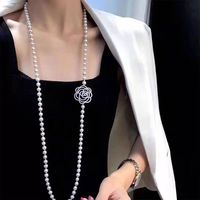 Collier de luxe en perles de camélia, collier de perles avec fleurs, fait main, double couche, longue chaîne pour pull, bijoux fins pour mariage