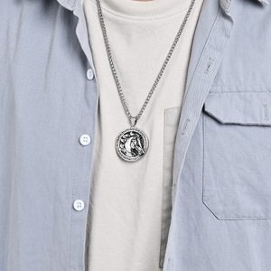 Cross-border yunnique <b>style</b> stainless steel round animal horse <b>head</b> pendant, trendy men's jewelry, matching accesso - Product Image 3