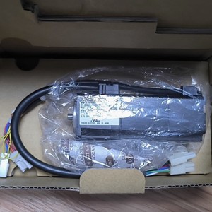 Motor Servo Yaskawa SGMAV 01 02 04 08 A5ANA YR22 para Equipos Mecánicos - Product Image 2