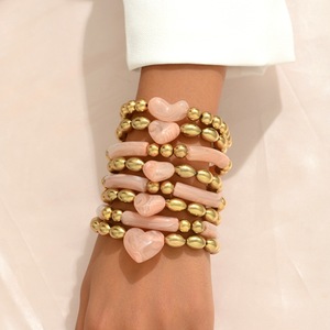 Korean retro sweet and cool style acrylic pink heart woven beaded <b>bracelet</b> <b>set</b>, versatile stackable jewelry <b>set</b>. - Product Image 3