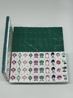 Ensemble de Mahjong de Luxe Moderne en Acrylique Vert avec Table à 3 Niveaux (160 Tuiles Gravées) Portable pour le Divertissement
