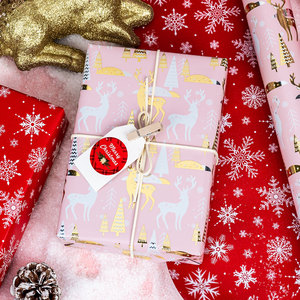 Rollo de Papel de Regalo Navideño Reversible de 17 Pulgadas x 33 Pies, Diseño de Reno Rosa Dorado con Estampado de Copos de Nieve Rojos y Blancos - Product Image 2
