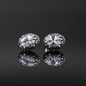 Boucles d'oreilles minimalistes en pierre CZ en gros, personnalisables avec logo, bijoux punk, clous d'oreilles en cristal pour femmes - Product Image 3