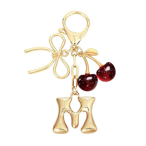 Meilleure vente usine : <span class=keywords><strong>Porte</strong></span>-<span class=keywords><strong>clés</strong></span> initial bulle avec nœud et cerise - Breloques de sac à lettres dorées pour femmes, accessoires mignons pour sacs à main - Product Image 6