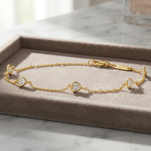 Bracelet chaîne à maillons avec diamants taille cœur sertis clos - Product Image 1